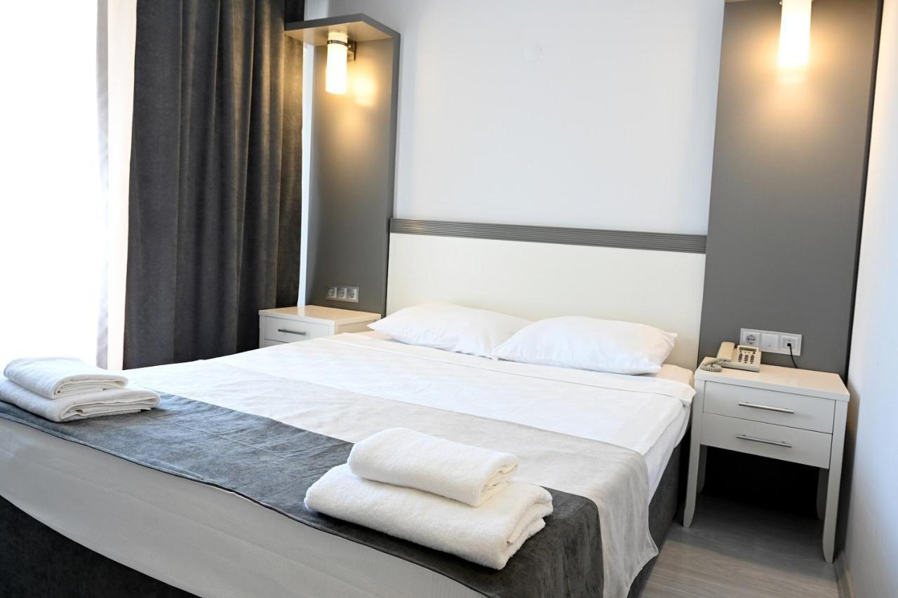 Roxx Royal Hotel คูซาดาซี ภายนอก รูปภาพ