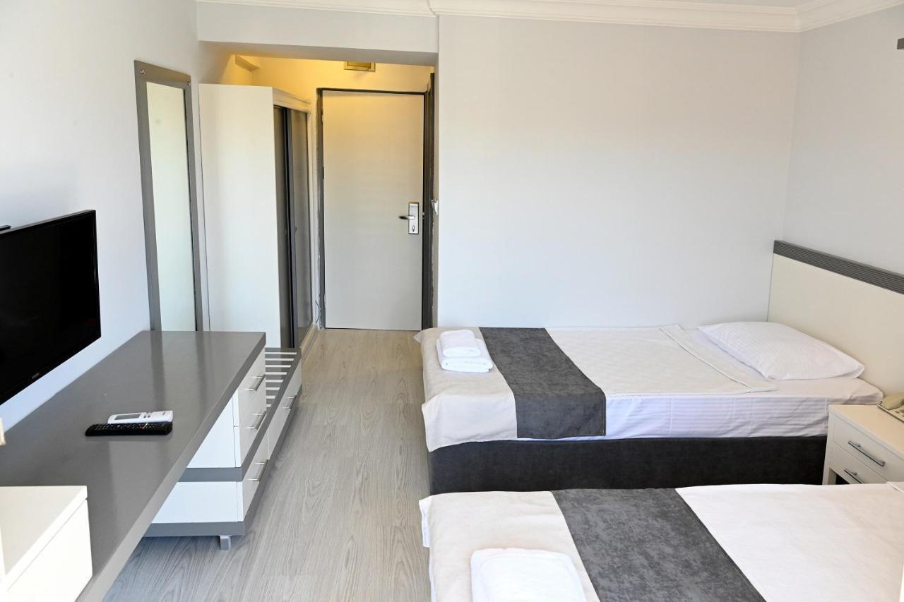 Roxx Royal Hotel คูซาดาซี ภายนอก รูปภาพ