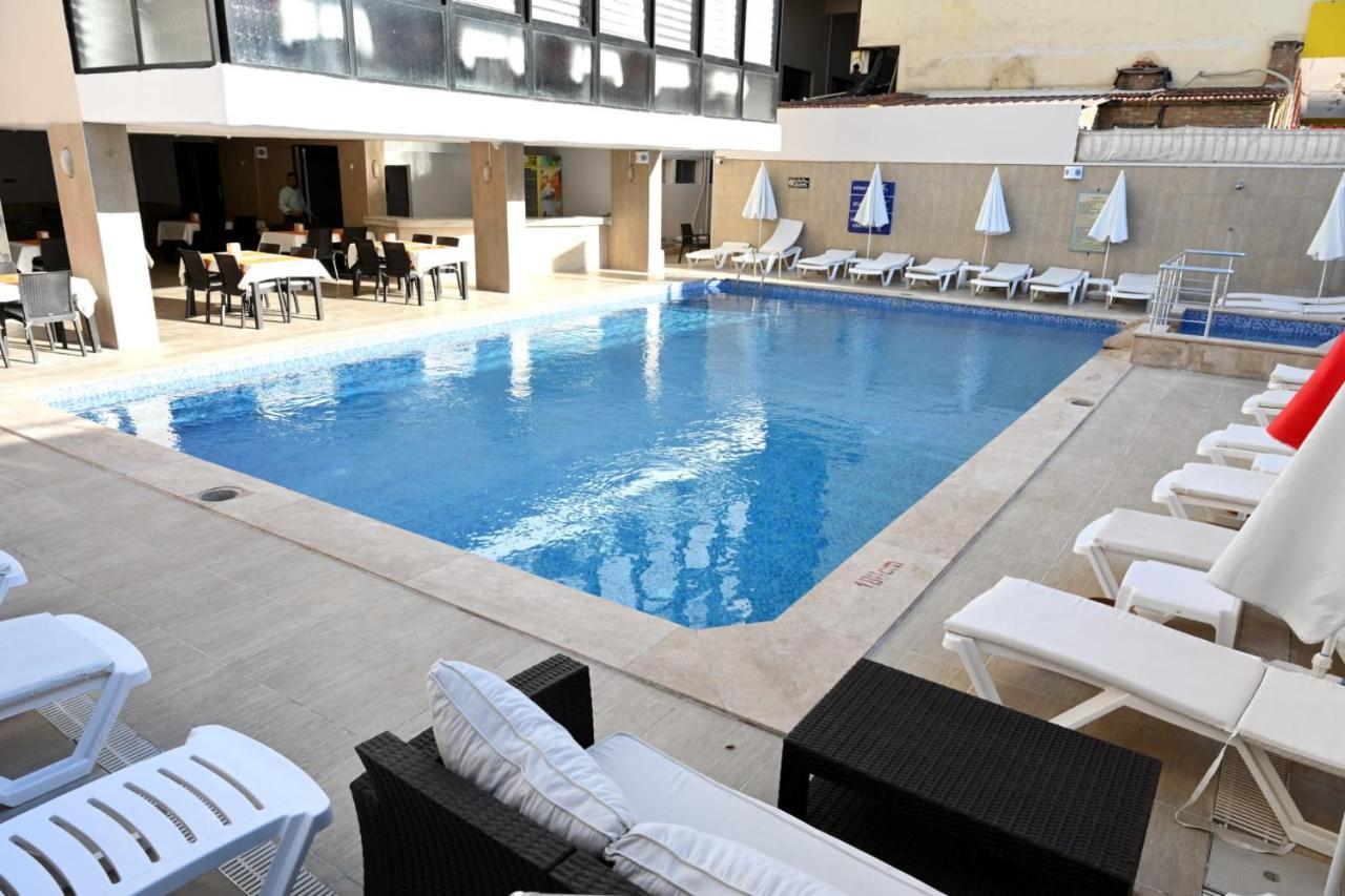 Roxx Royal Hotel คูซาดาซี ภายนอก รูปภาพ